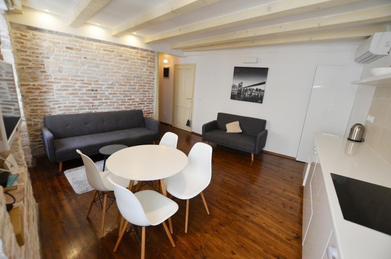Grisia Apartments Ровінь Екстер'єр фото