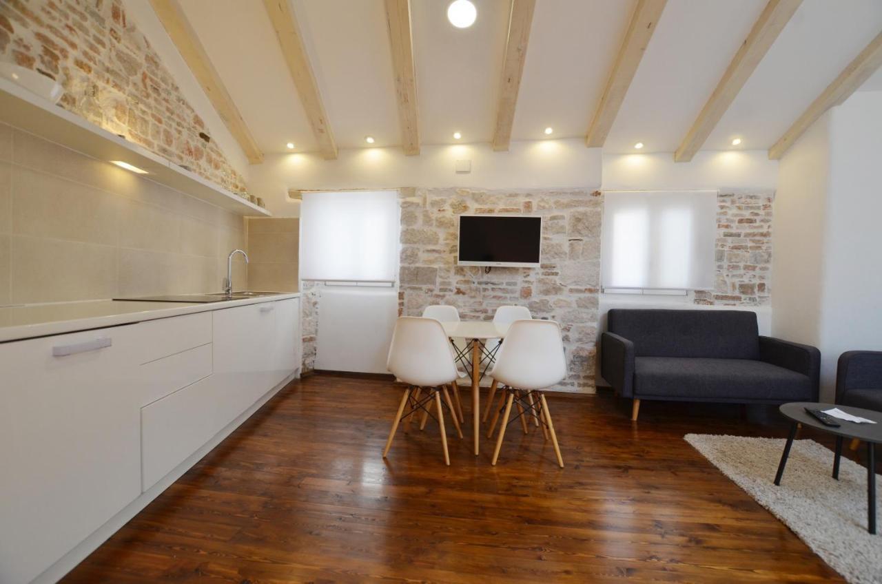 Grisia Apartments Ровінь Екстер'єр фото