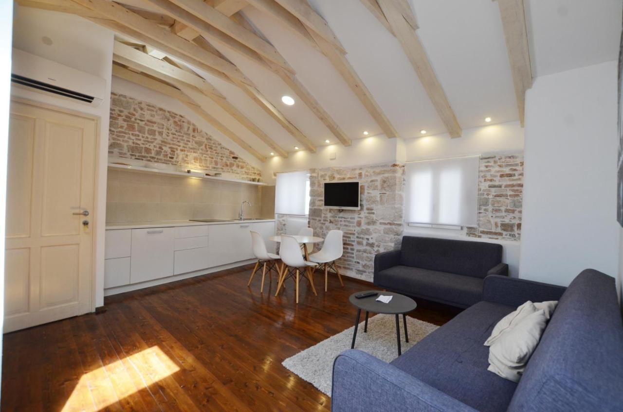 Grisia Apartments Ровінь Екстер'єр фото