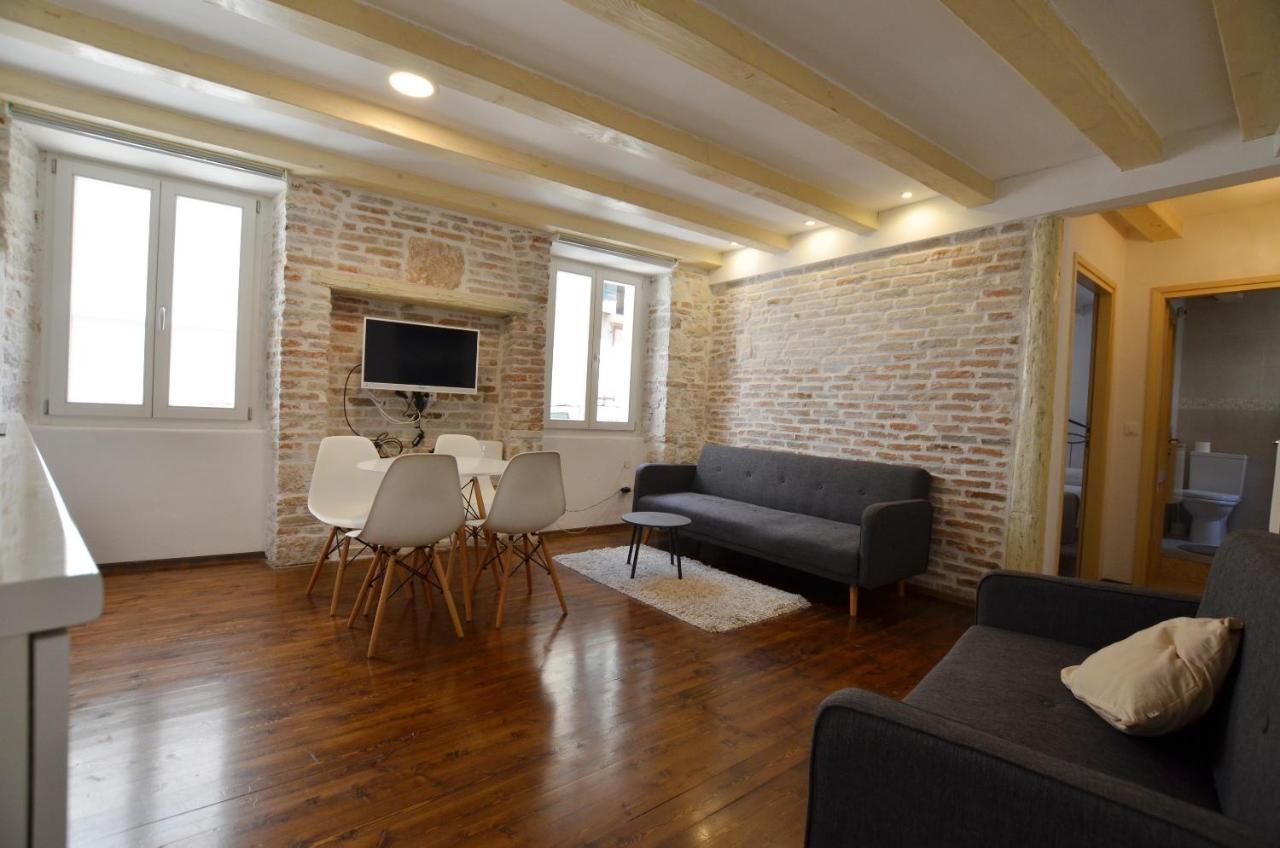 Grisia Apartments Ровінь Екстер'єр фото